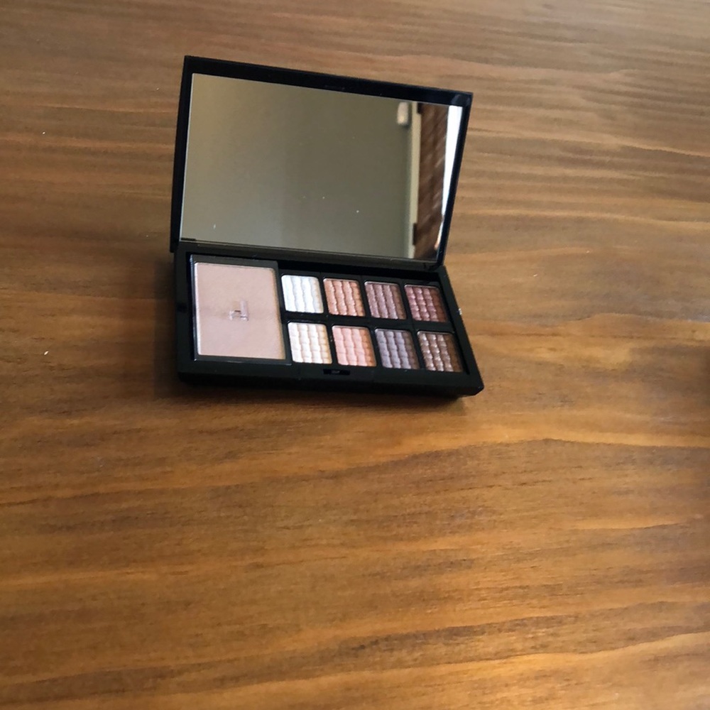 Doucce Freematic Eyeshadow Palette Pro in Nude